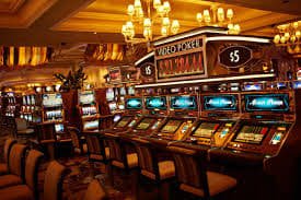semitoto slot game lobby showing Aviator, Sweet Bonanza, Gates of Olympus, Fortune Tiger, and live football markets